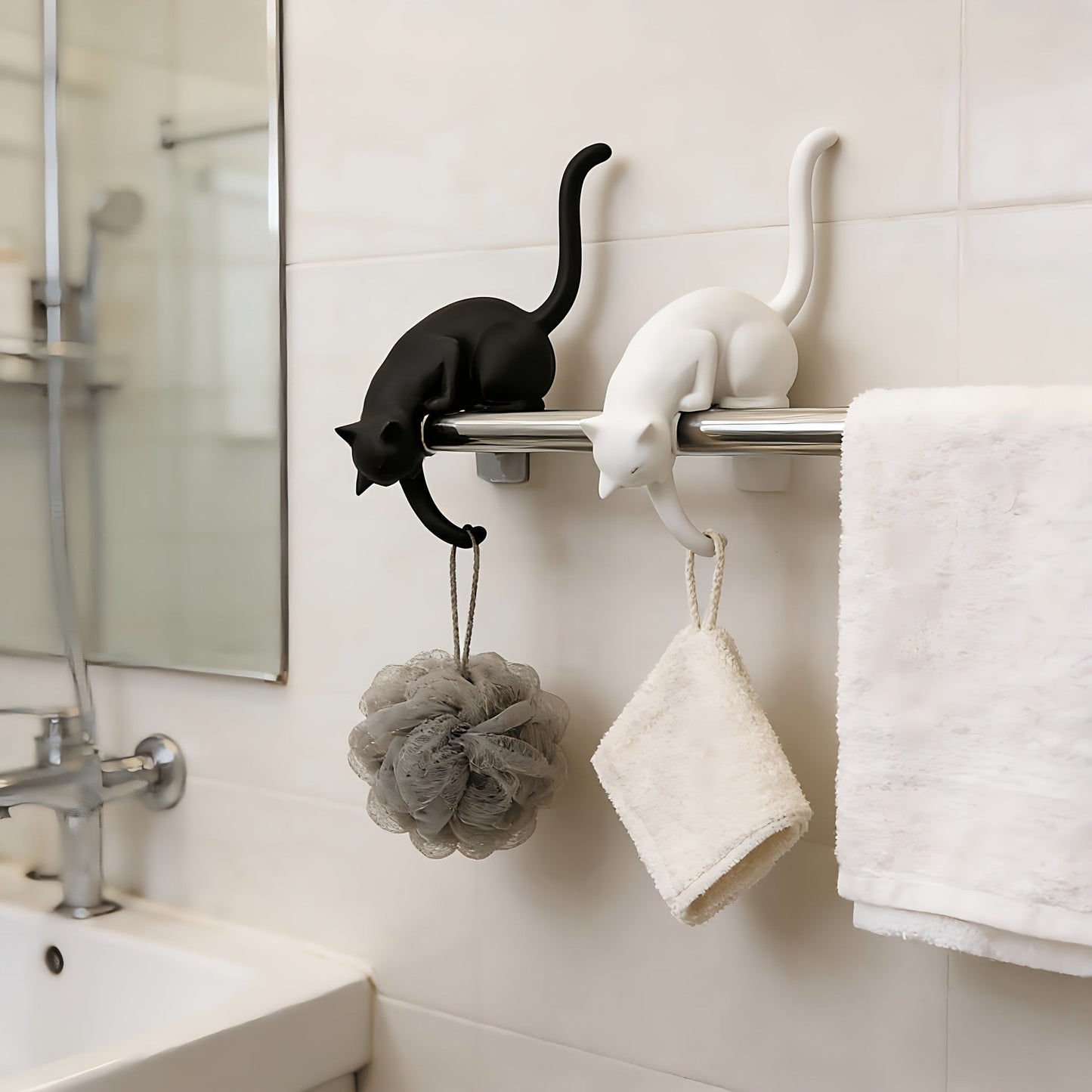 🐈‍Cute cat figurine for your bookshelf with an LED light – A cute decoration for your bookshelf and a handy key hoo